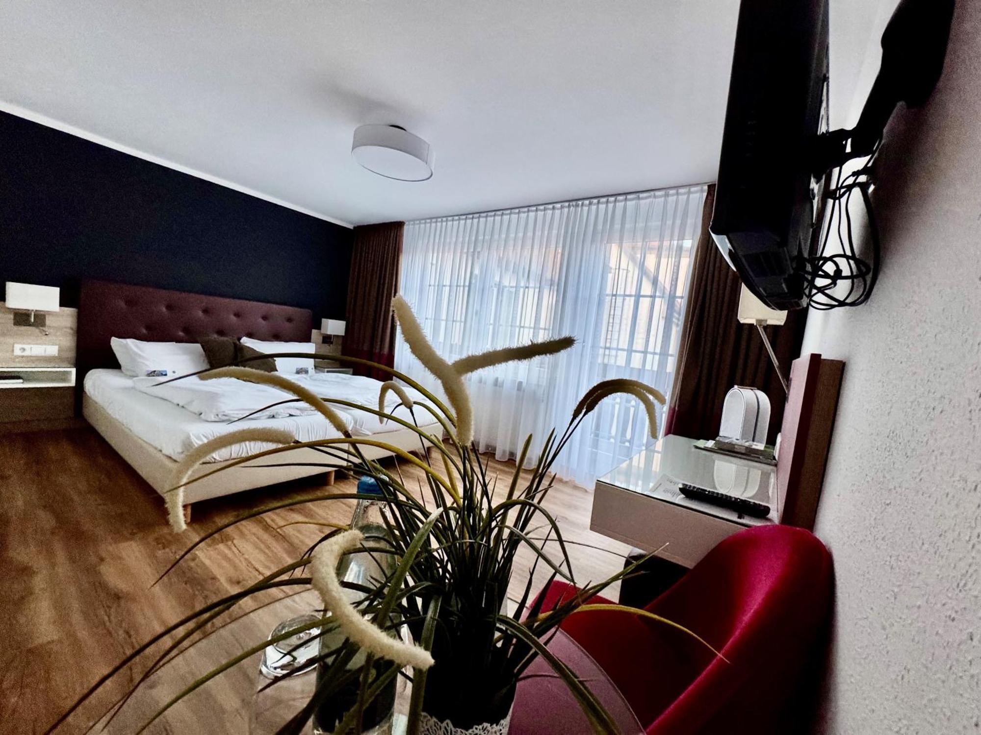 Flair Hotel Vier Jahreszeiten Bad Urach Esterno foto