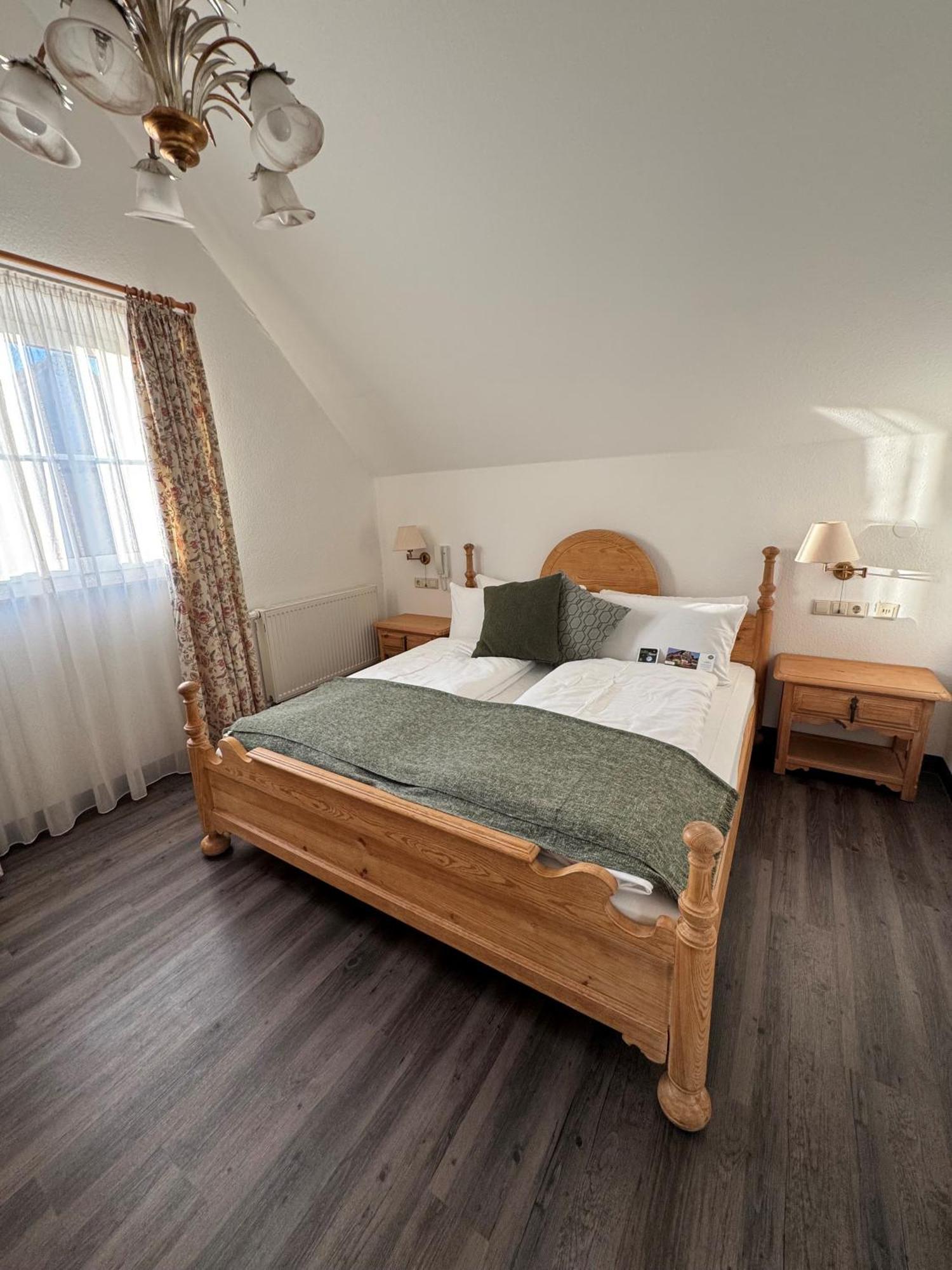 Flair Hotel Vier Jahreszeiten Bad Urach Esterno foto