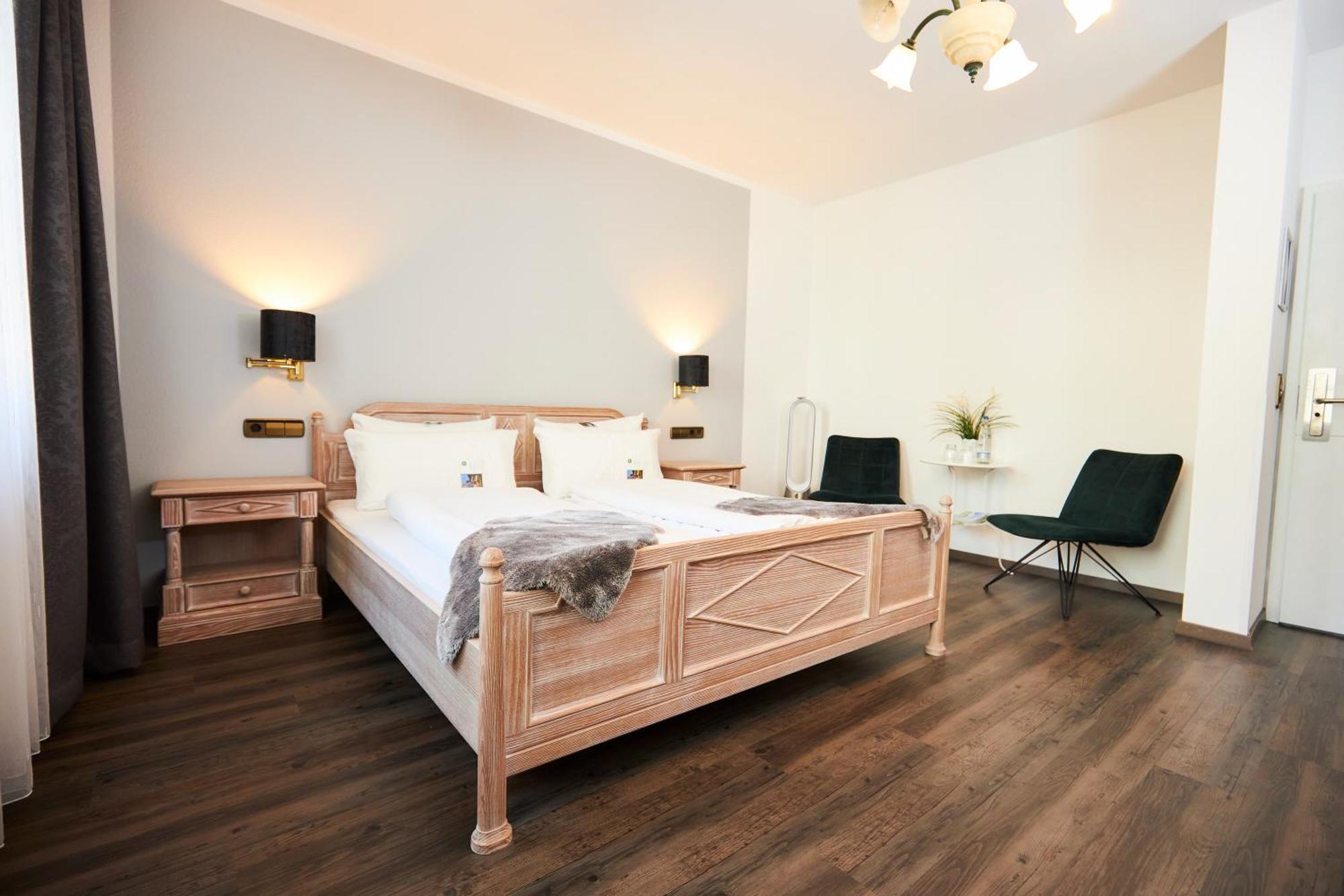 Flair Hotel Vier Jahreszeiten Bad Urach Esterno foto