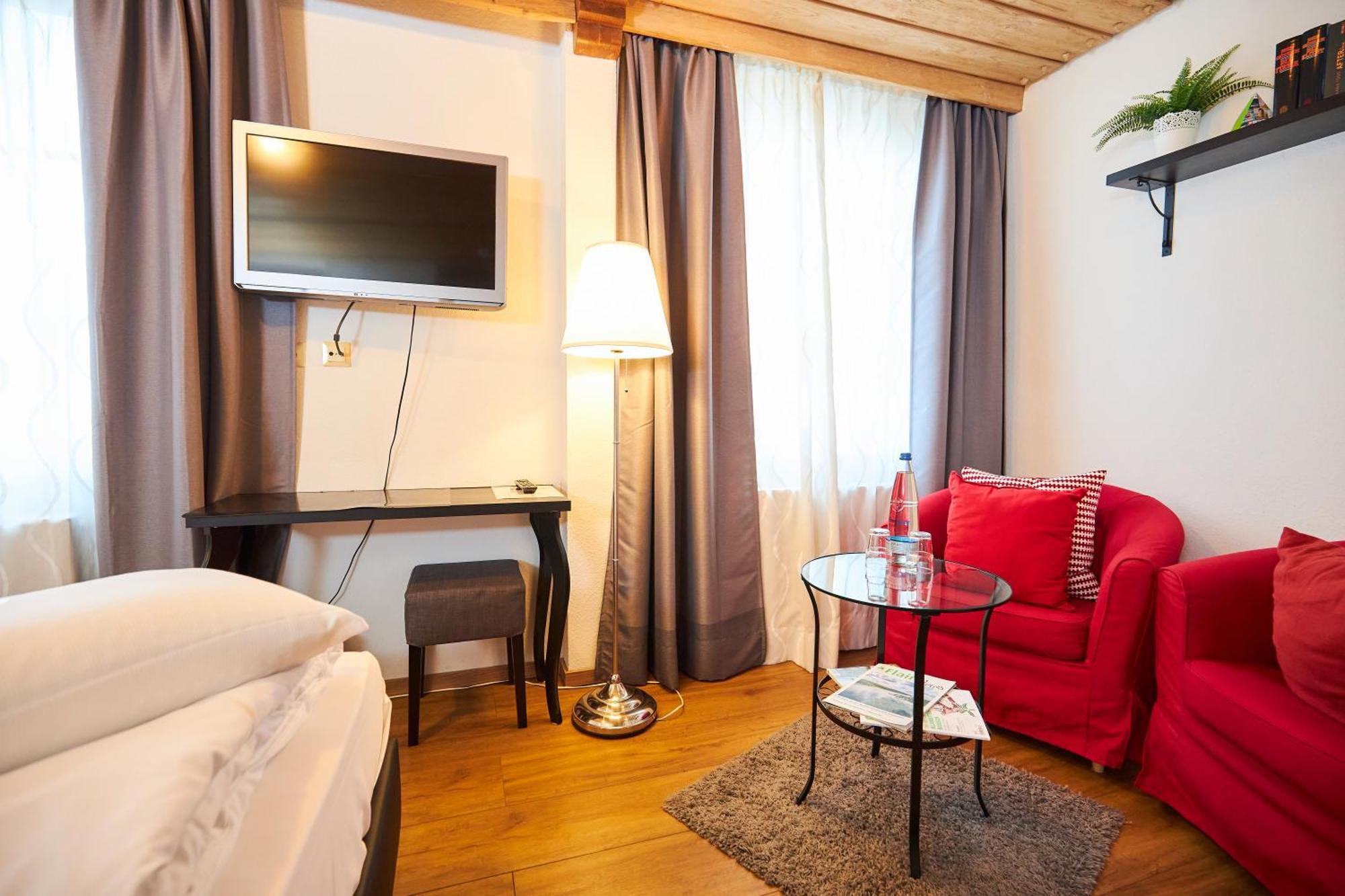 Flair Hotel Vier Jahreszeiten Bad Urach Esterno foto