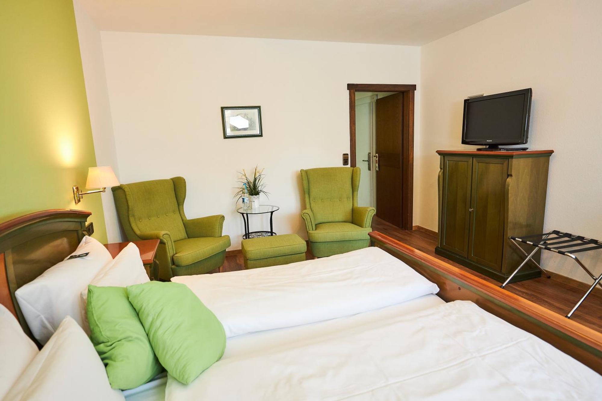 Flair Hotel Vier Jahreszeiten Bad Urach Esterno foto