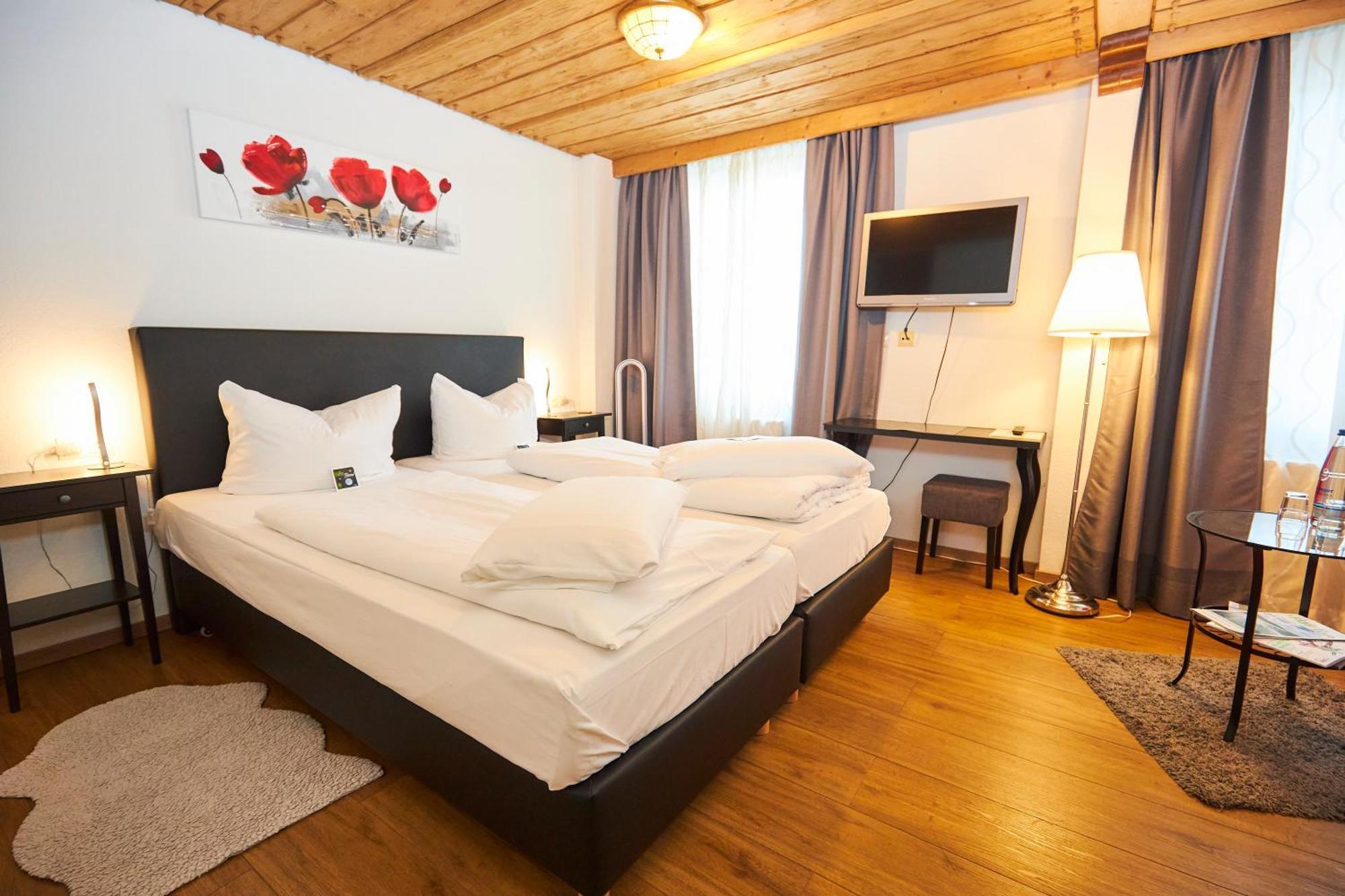 Flair Hotel Vier Jahreszeiten Bad Urach Esterno foto