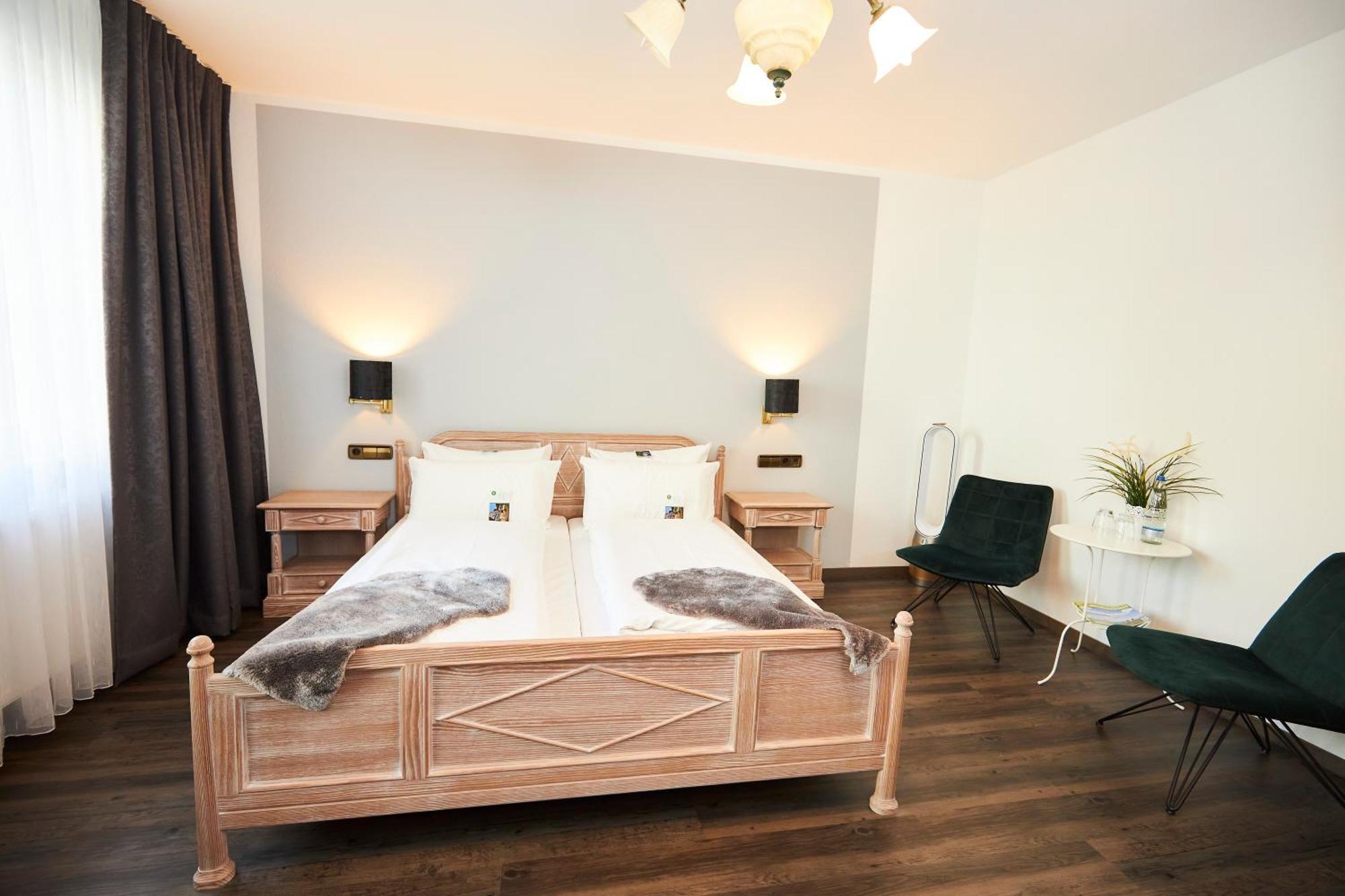 Flair Hotel Vier Jahreszeiten Bad Urach Esterno foto
